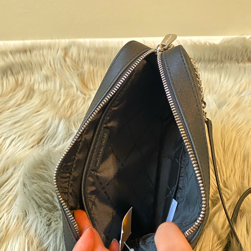 Michael Kors LG crossbody & matching wallet - Picture 7 of 7